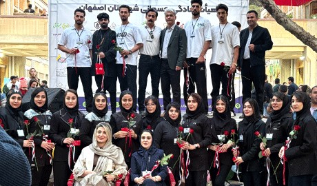 جشن هفته تربیت بدنی در گذر چهارباغ به میزبانی مجموعه ورزشی امید